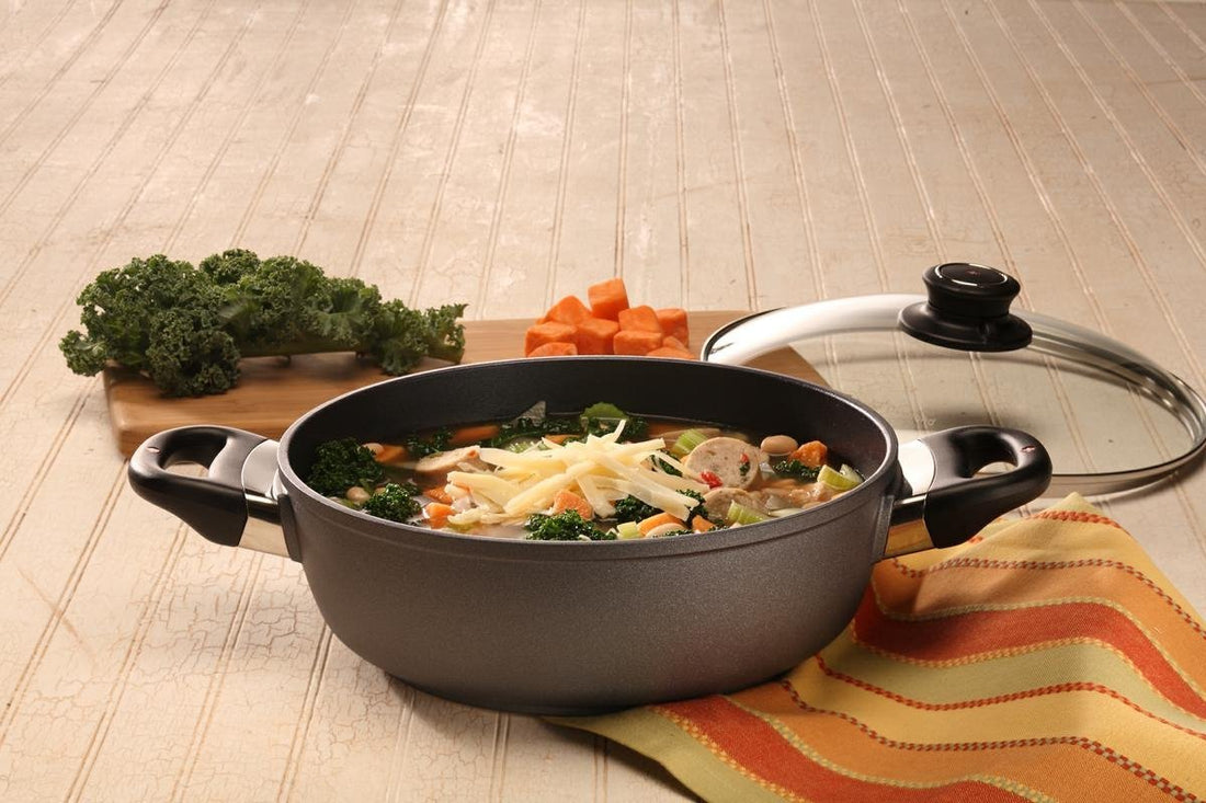 Swiss Diamond - 2.1L Classic Nonstick Casserole with Lid (9.5") - 6824C
