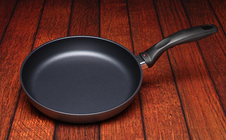 Swiss Diamond - 9.5" XD Induction Fry Pan with Lid (24 cm) - XD6424iC