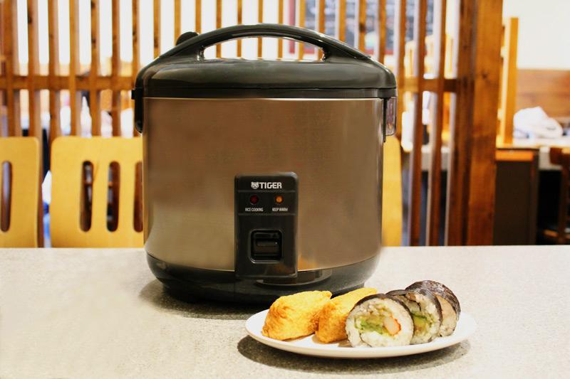 Tiger - 5.5 Cup Electric Rice Cooker/Warmer (505 Wattage) - JNP-S10U