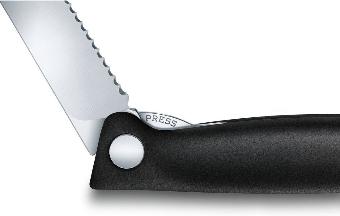 Victorinox - Swiss Classic Foldable Serrated Paring Knife Black - 6.7833.FB