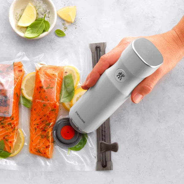 Zwilling - 7 PC Fresh & Save Medium/Large Glass Vacuum Starter Set - 36809-007
